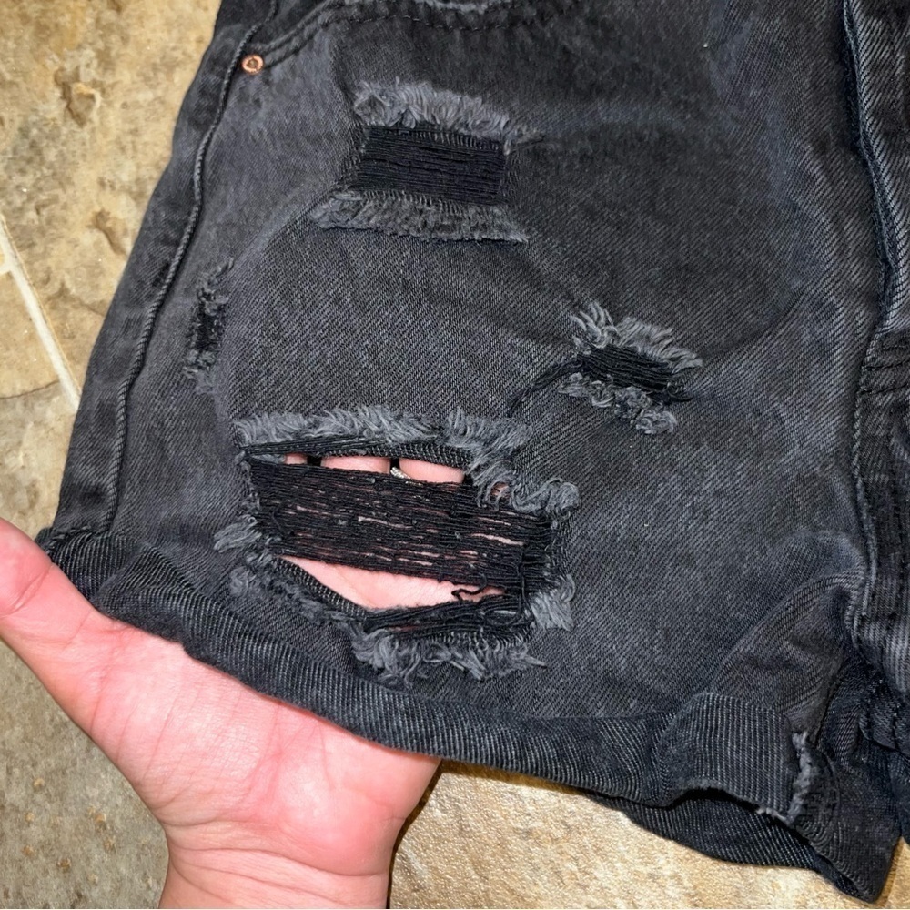 Forever 21 Distressed Black Denim Shorts Size 26 - Picture 4 of 7